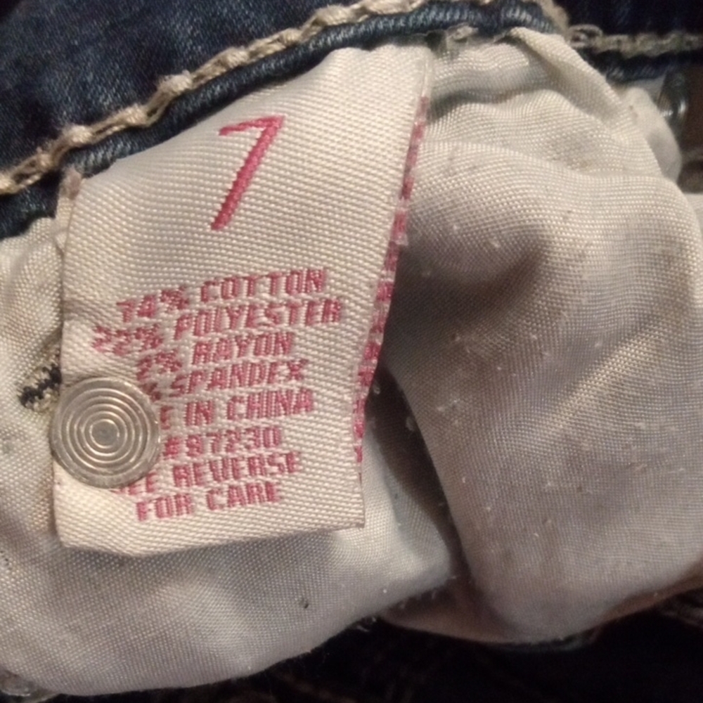 Size 7 Almost Famous Blue Cropped Capri Jeans - Picture 5 of 9